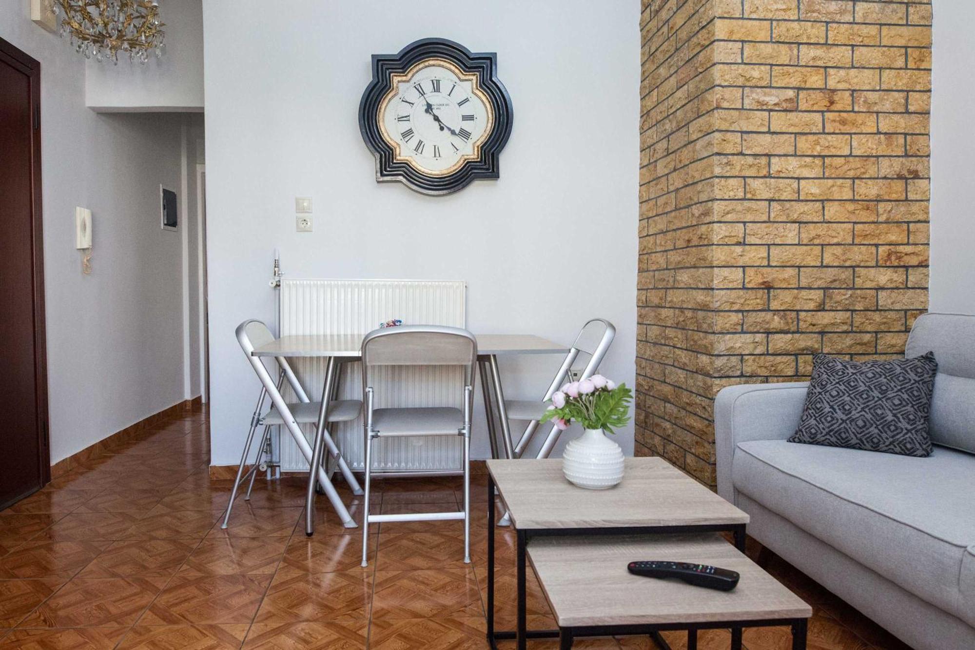 Central 2 Bd Apt With Balcony By Monastiraki Athènes Extérieur photo